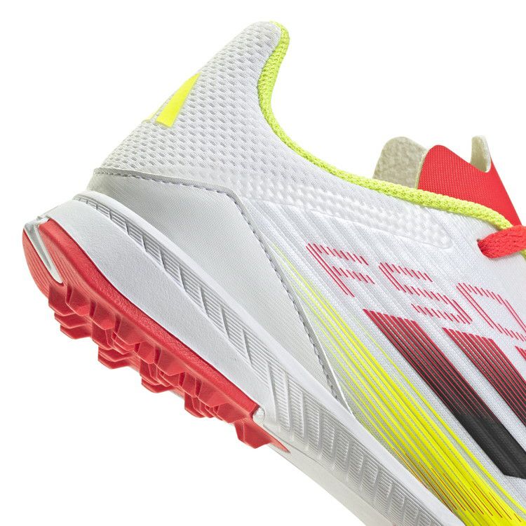 アディダス ジュニア F50 LEAGUE TF フットウェアホワイト×コアブラック ie3753 フットサルシューズ 靴 フットサル スパイク 室内 屋外 軽量 グリップ力 おすすめ 履き心地 人気ランキング 子供用 大人用
