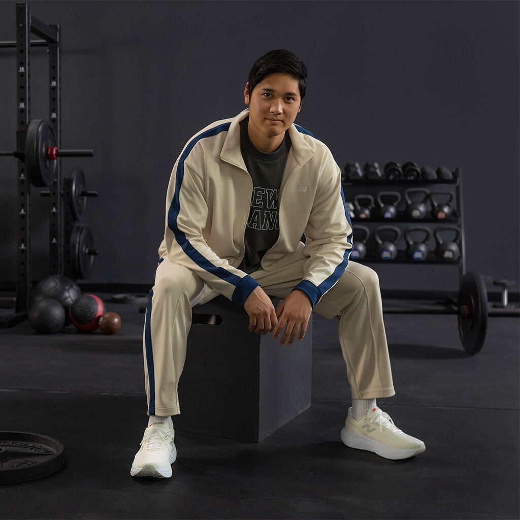 ニューバランス New Balance リラックスグラフィックショートスリーブ T シャツ AWT51135 T シャツ レディース 半袖 トレーニング フィットネス ジム ショートスリーブ 吸汗 速乾 リラックスシルエット awt51135-sst
