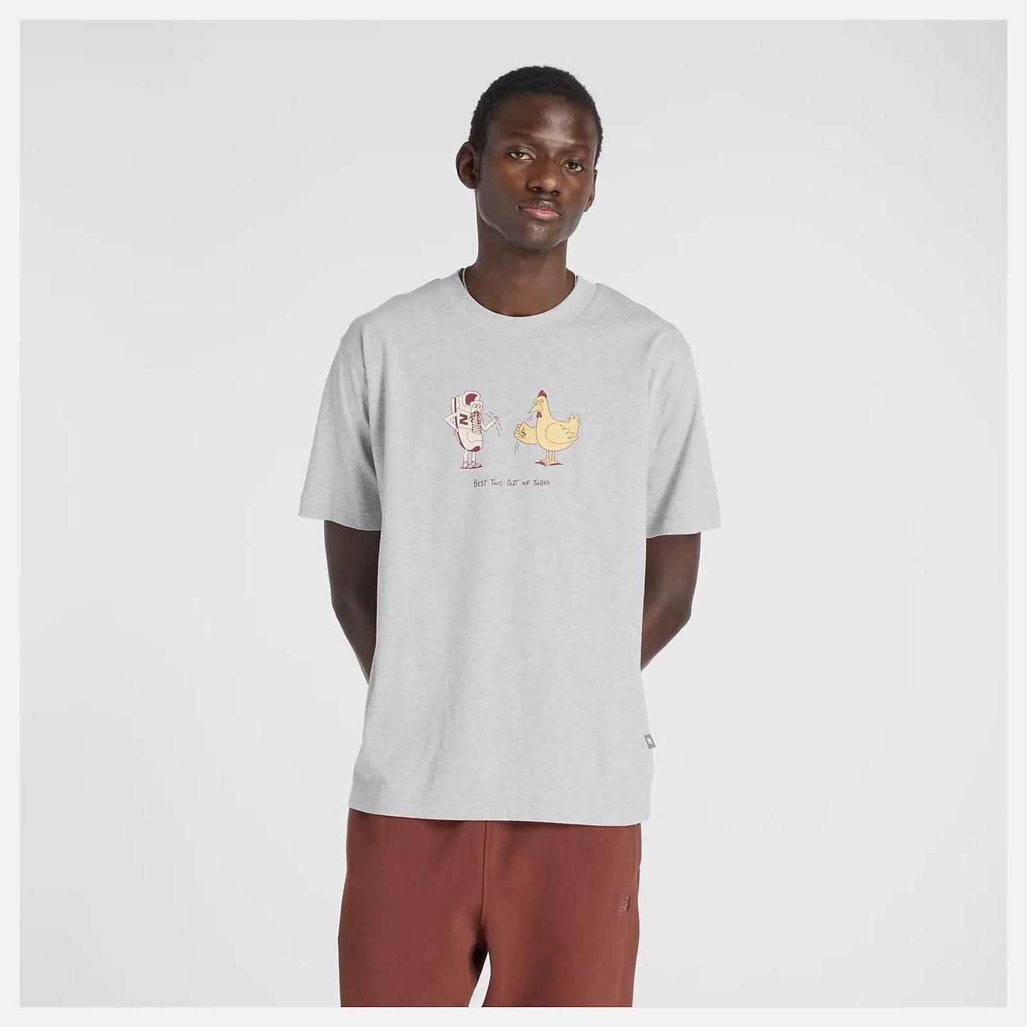 ニューバランス メンズ Tシャツ MT53936 AG 半袖Tシャツ Chicken Or Newbie コットン100% グラフィック ロゴ アパレル ライフスタイル mt53936