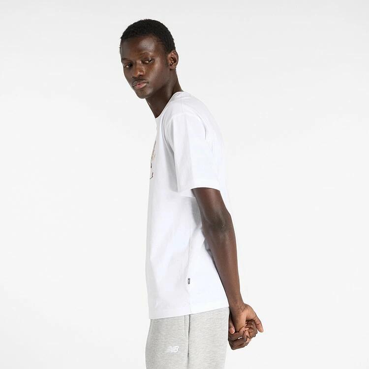 ニューバランス メンズ Tシャツ MT53937 WT ホワイト 半袖Tシャツ Newbie チェイス コットン100% グラフィック ロゴ アパレル 2025秋冬 ライフスタイル mt53937-wt
