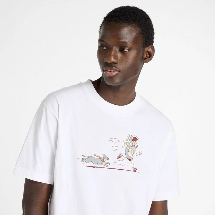 ニューバランス メンズ Tシャツ MT53937 WT ホワイト 半袖Tシャツ Newbie チェイス コットン100% グラフィック ロゴ アパレル 2025秋冬 ライフスタイル mt53937-wt