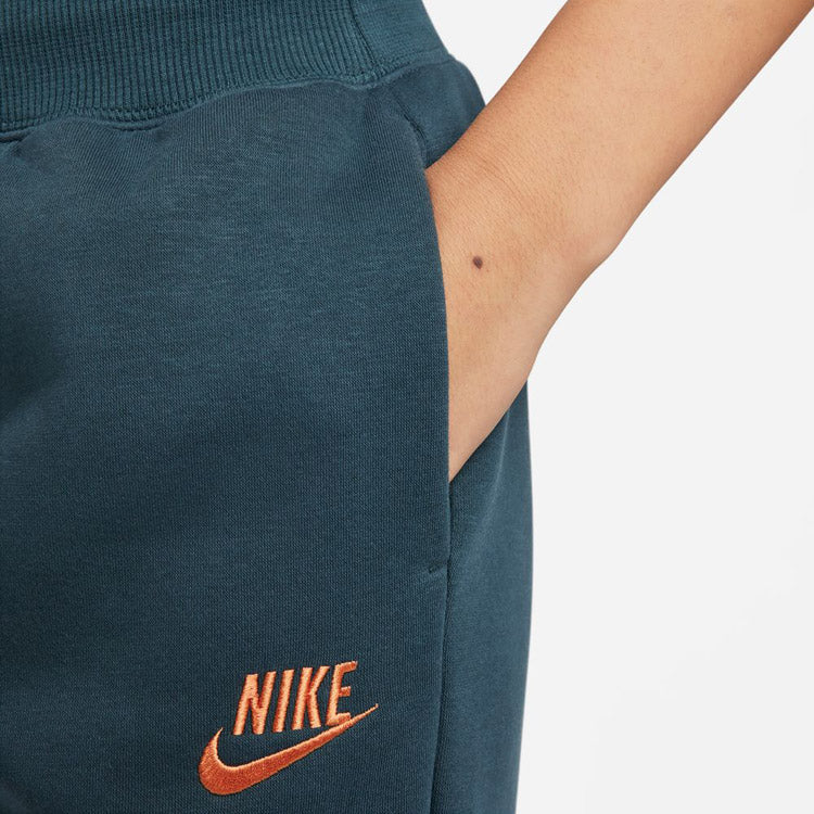 【在庫処分セール】 ナイキ NIKE レディース スポーツウェア ハイウエスト オーバーサイズド フリース スウェットパンツ FQ7985-328 暖かい 起毛 ポケット付き 刺繍スウッシュ fq7985-328