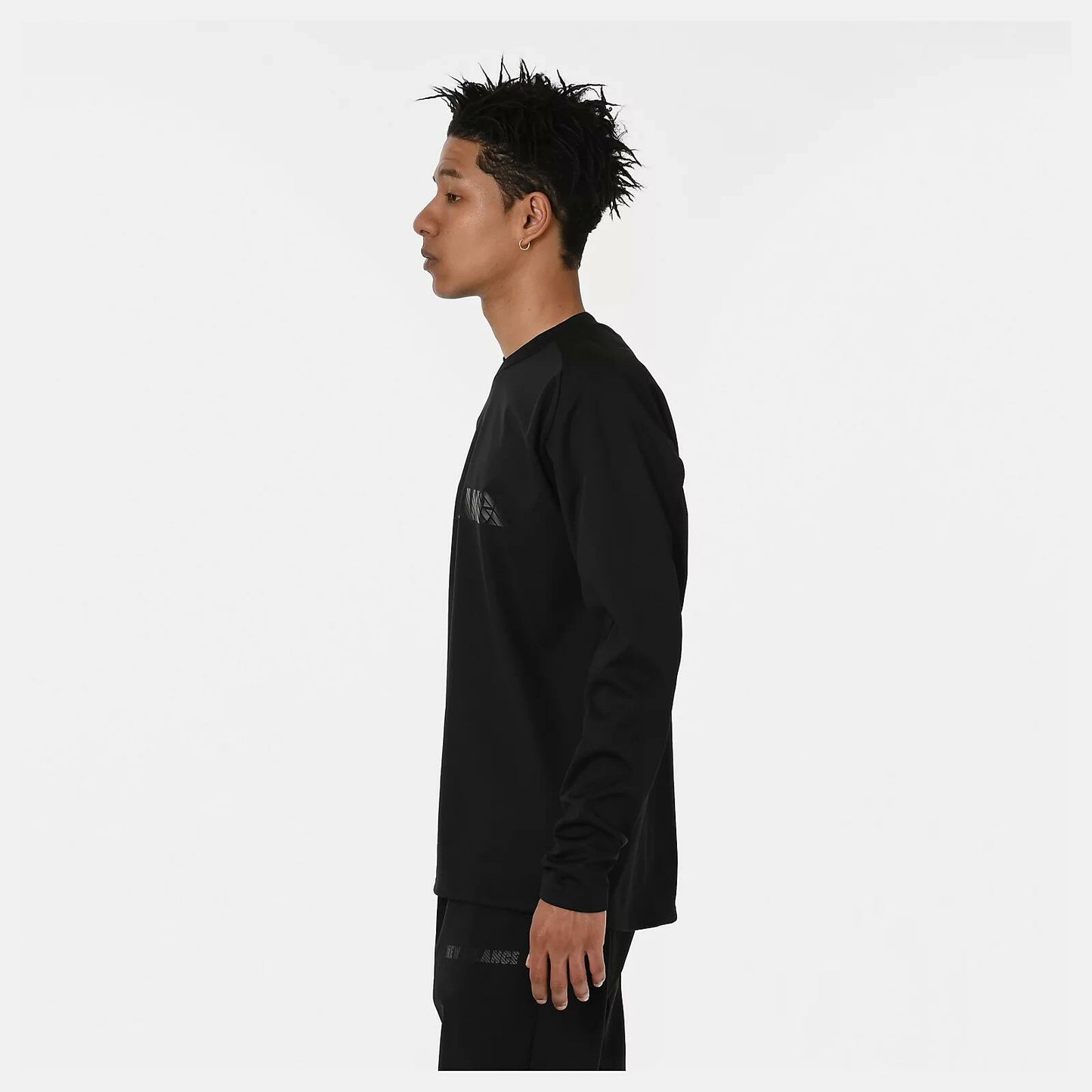 ニューバランス NEW BALANCE Black Out Stretch Bonding Top ブラックアウト ストレッチ ボンディング トップ 防風 撥水 裏起毛 トレーニング スポーツ メンズ AMP55267 amt55267-bk