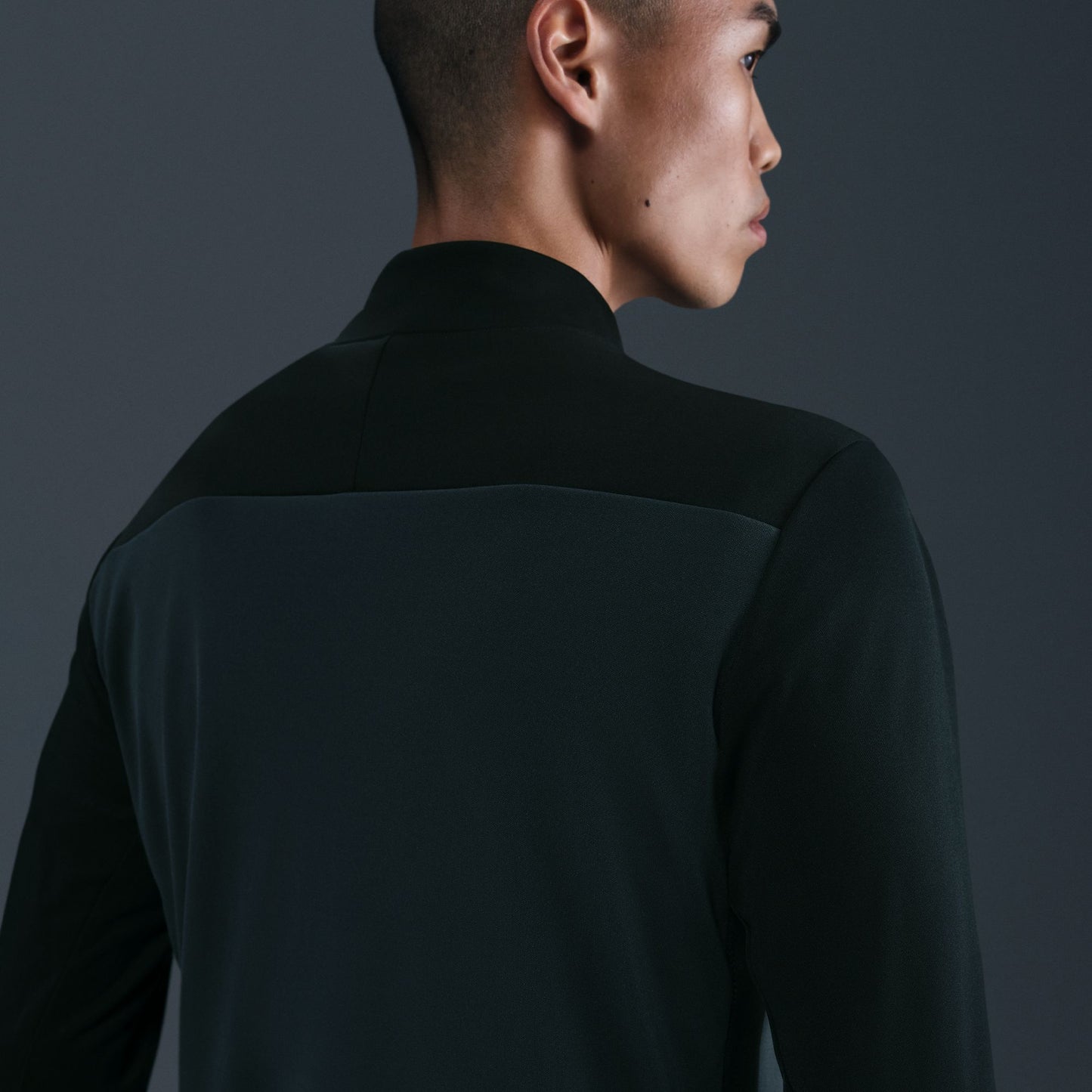 ナイキ NIKE メンズ サッカーウェア ドライフィット アカデミー ドリルトップ HJ3784-390 トレーニングウェア Dri-FIT 吸汗速乾 1/4ジップ スリムフィット サムホール ブラック×グリーン hj3784-390