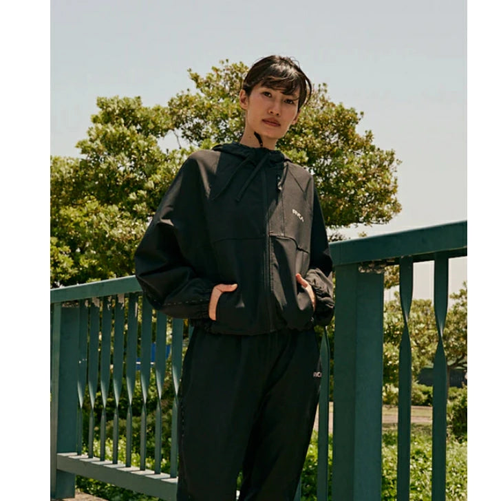 RVCA ルーカ ジャケット レディース MINI RVCA TECH JACKET BF044750 ブラック 黒 撥水 ストレッチ ソフトシェル フーディー 2025年秋冬モデル bf044750