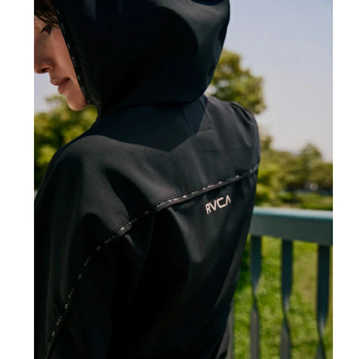 RVCA ルーカ ジャケット レディース MINI RVCA TECH JACKET BF044750 ブラック 黒 撥水 ストレッチ ソフトシェル フーディー 2025年秋冬モデル bf044750