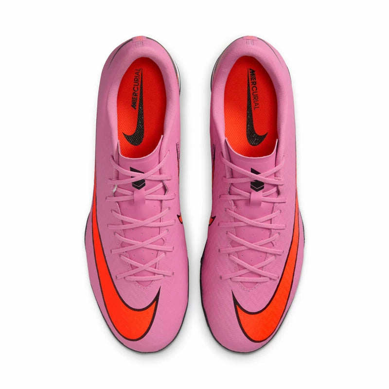ナイキ ズーム マーキュリアル ヴェイパー 16 アカデミー TF マジックフラミンゴ×ブラック×トータルクリムゾン NIKE メンズ 大人用 トレーニングシューズ ターフ用 サッカーシューズ スケアリーグッドパック SCARY GOOD PACK fq8449-600