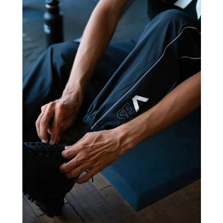 RVCA メンズ WIND AND SEA LIGHT P ロングパンツ トレーニングパンツ コラボ ゴムシャーリング black PTK 2024秋冬モデル be042p70