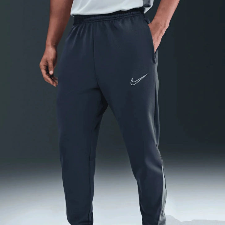 ナイキ NIKE ウィンターウォーリア Therma-FIT アカデミー KPZ パンツ メンズ サッカー トレーニング 防寒 フリース 裏起毛 冬用 ダークブルー×グレー fb6815-437