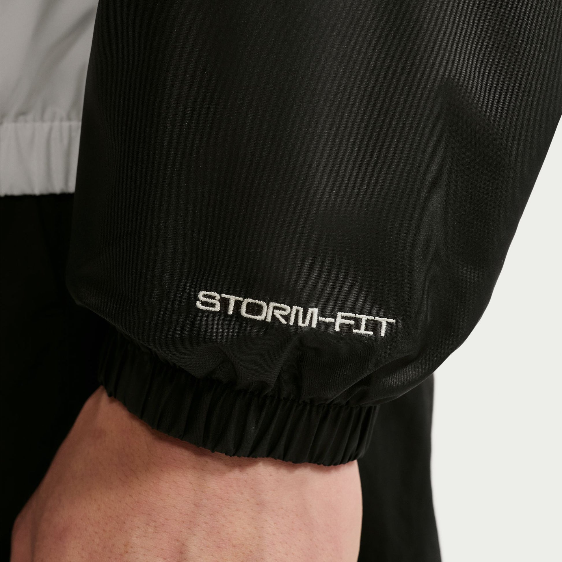 ナイキ ウィンドランナー メンズ ラインド ジャケット NIKE Storm-FIT ウインドブレーカー ブラック ホワイト 防風 撥水 アウター hv8370-013