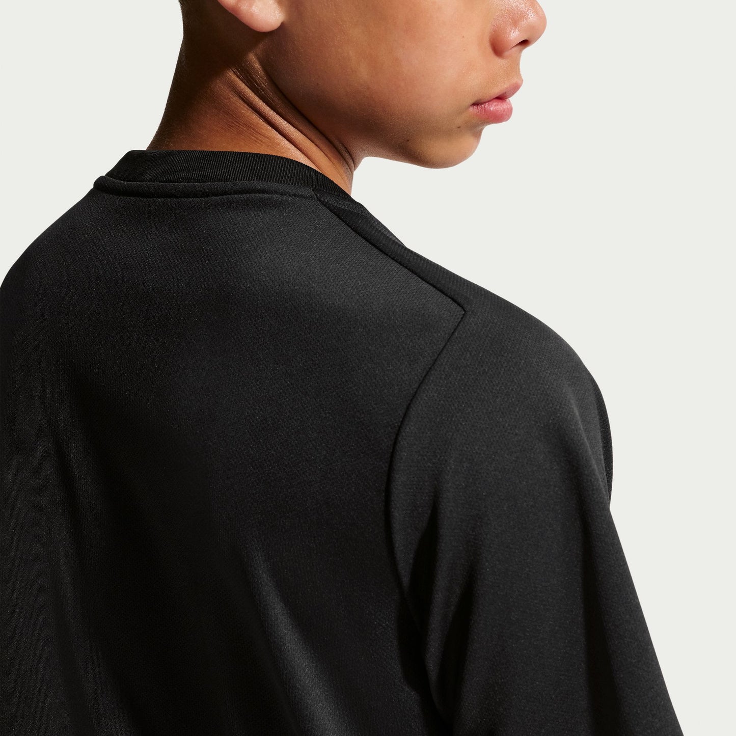 ナイキ YTH マルチ リフレッシュ S/S トップ IO0737-010 NIKE キッズ 半袖Tシャツ ジュニア スポーツウェア ブラック io0737-010