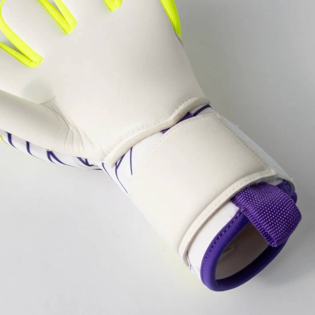 ガビックGAViCマトゥーイノベーティブプロGKグローブキーパーグローブサッカータイトフィット高グリップホワイトパープルgc3015-whppl