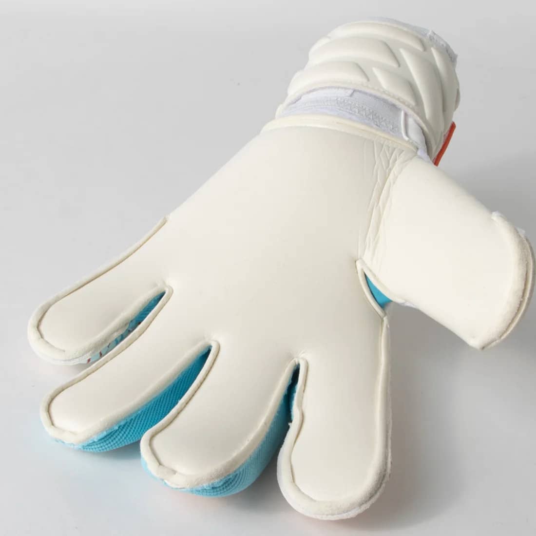 ガビックGAViCマトゥーフラットプロGKグローブキーパーグローブサッカーフラットカット高グリップホワイトブルーオレンジgc3028-whds