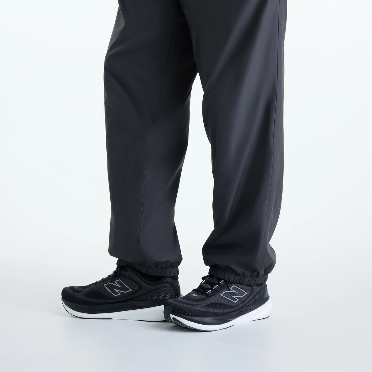 ニューバランスNEWBALANCEメンズウーブントラックパンツ裏トリコット起毛ジョガーパンツ撥水リラックスフィット秋冬ブラックセメントBLKMB6240FXmb6240fx-blk